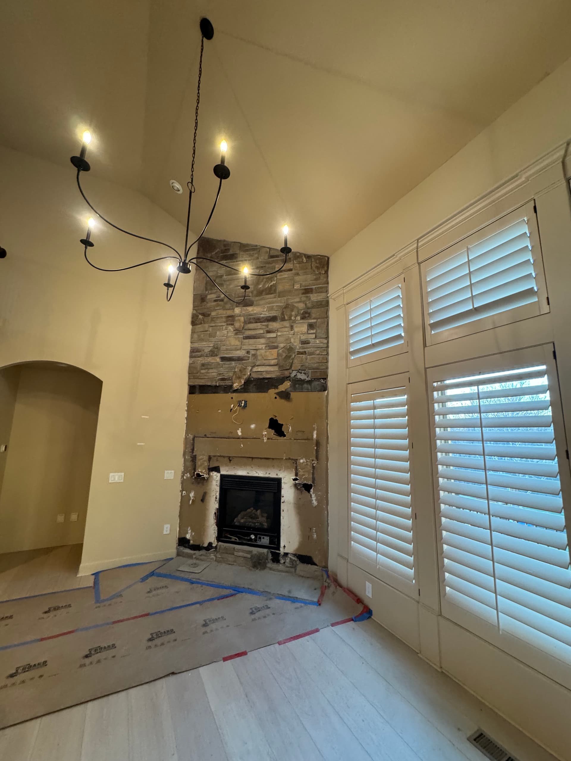 Chic Stucco Makeover for a Modern Living Room image