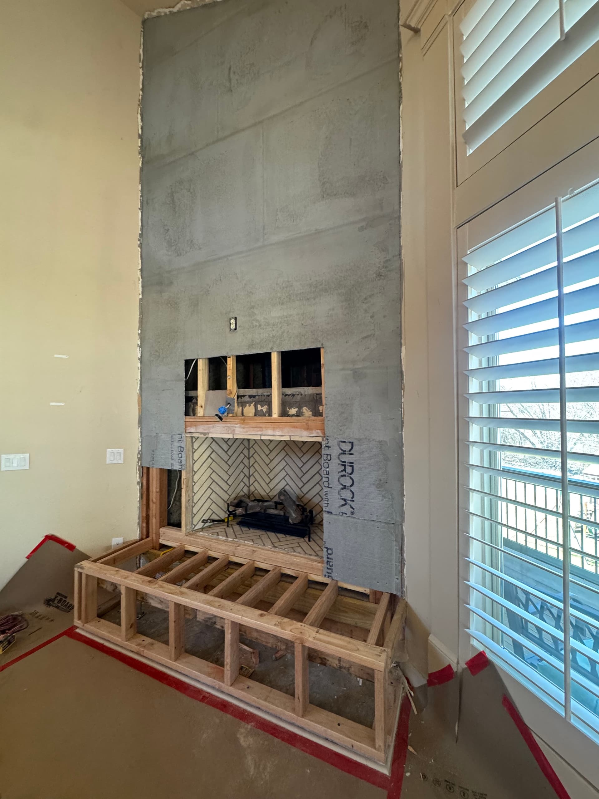 Gallery photos for Chic Stucco Makeover for a Modern Living Room: Image #1