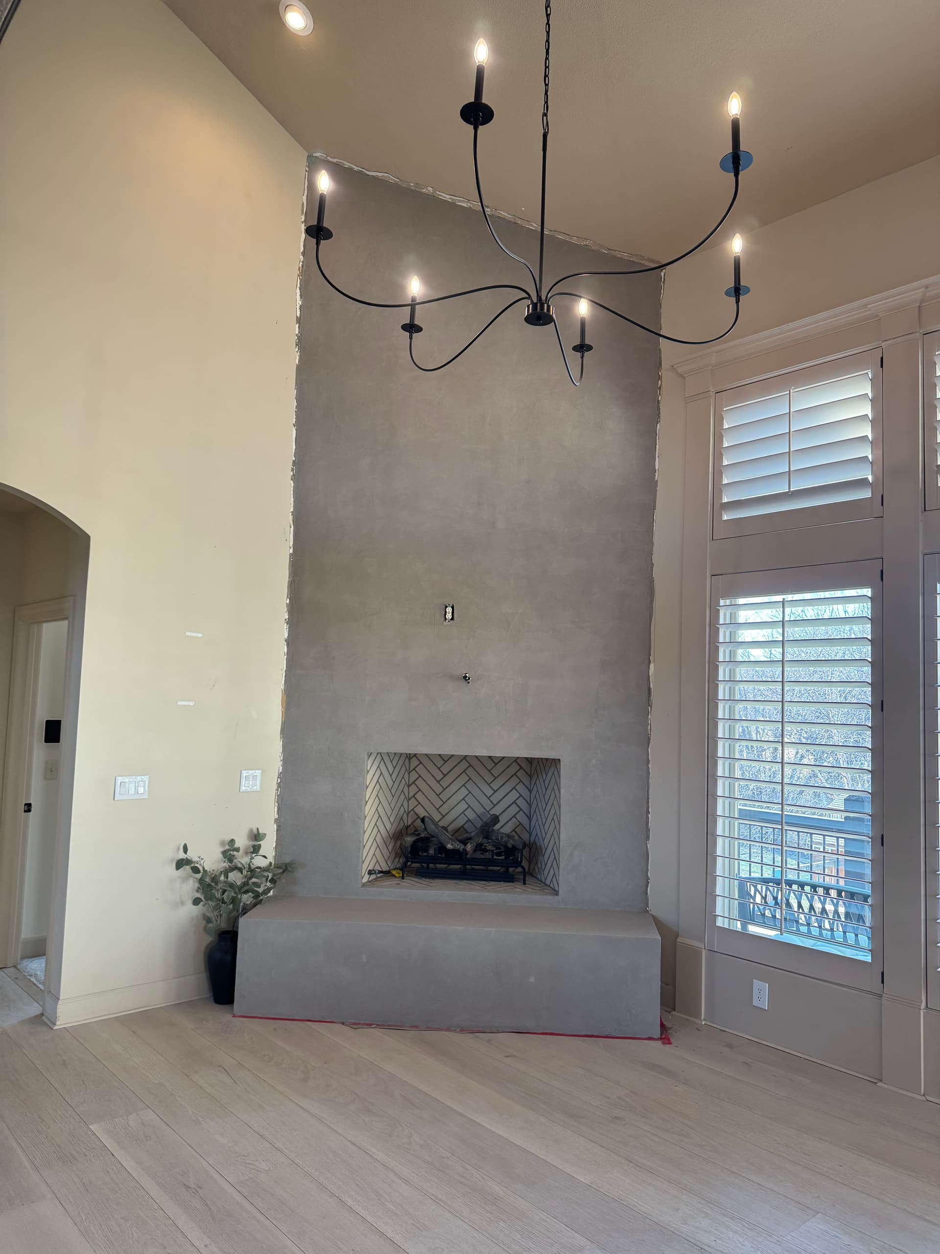 Gallery photos for Chic Stucco Makeover for a Modern Living Room: Image #2