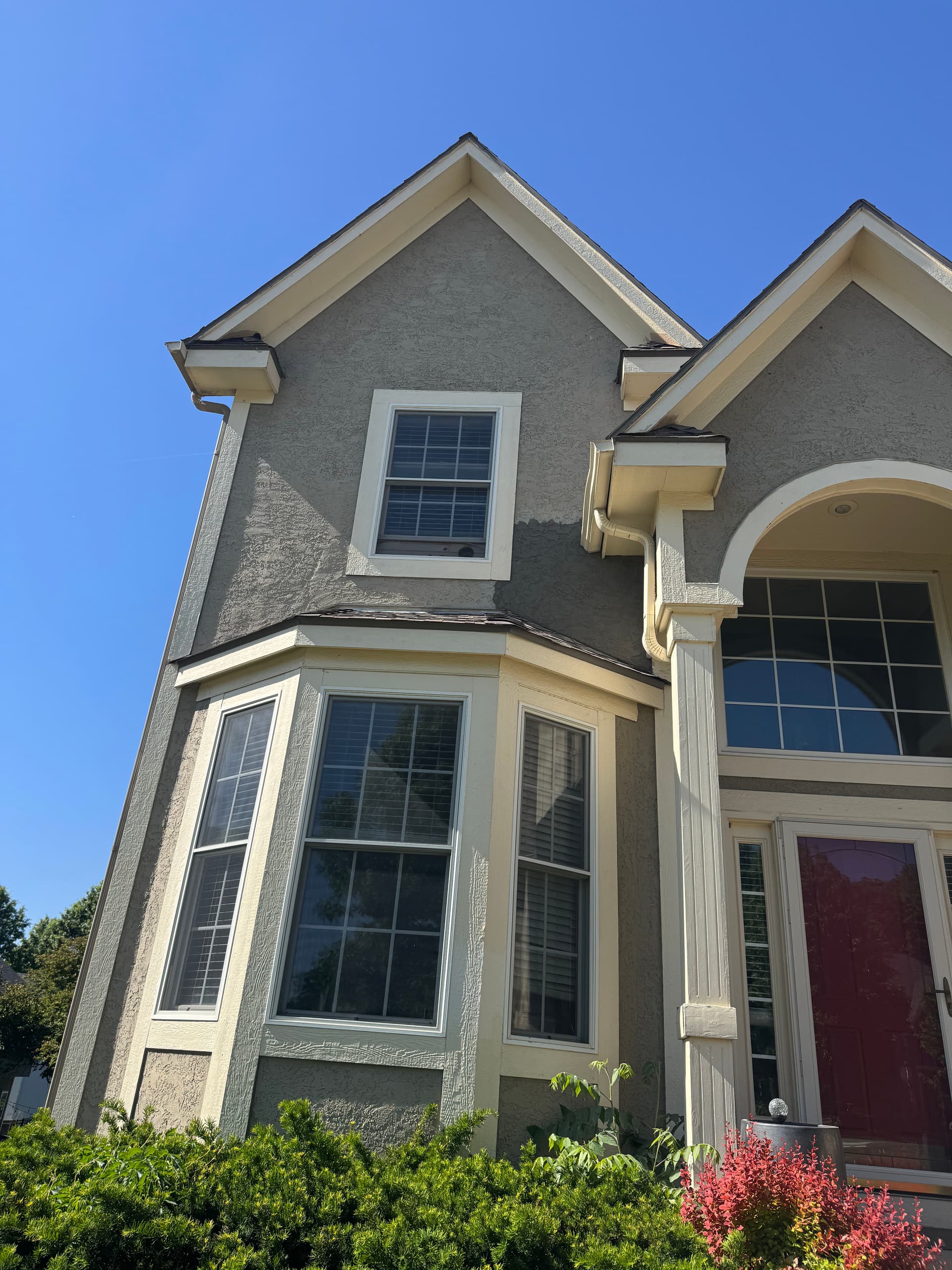 Gallery photos for Missing Kick-Out Flashing Caused Hidden Wood Rot and Stucco Damage: Image #2